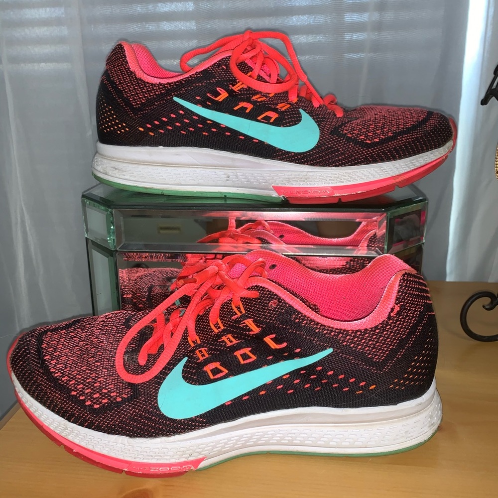 Nike tennis shoes